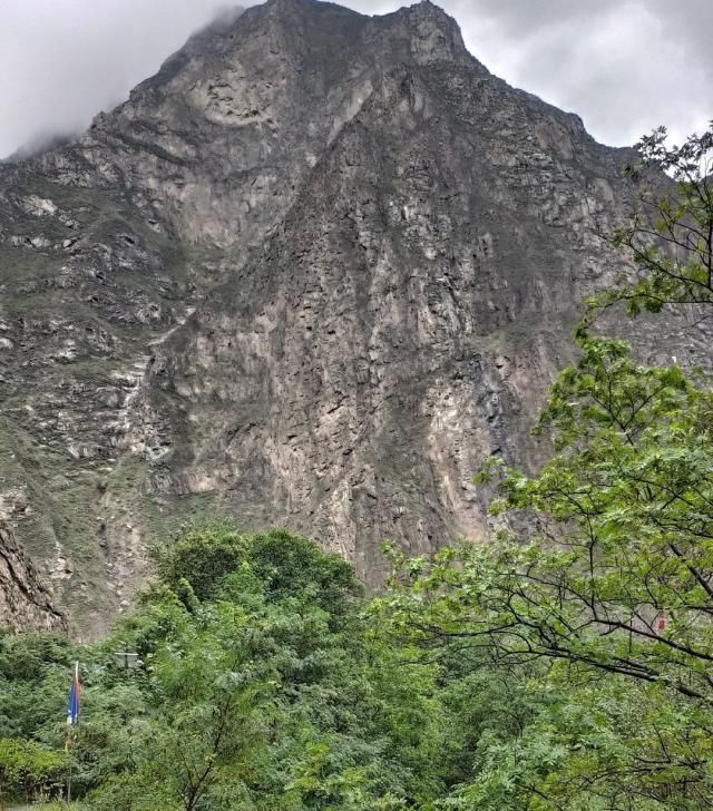 四川最具少数民族风情村寨,寨内有高约40米碉楼,成独特一景!