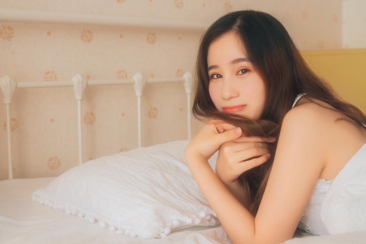 极品美女性感吊带裙诱人私房图片