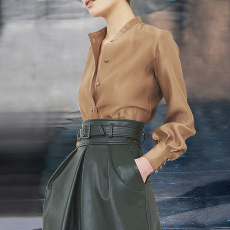 开公司的小姨，上班从不穿裙!每天都是精致“职业装”，气场十足