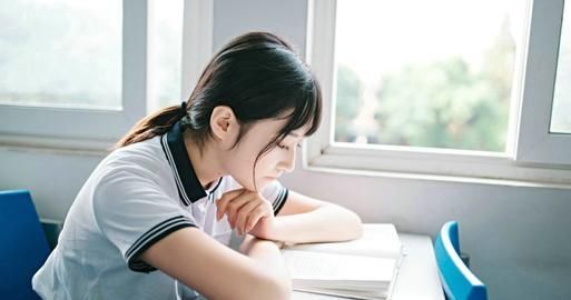  『变丑』青春期最“糟蹋”颜值的3行为，全中会变丑，学生党可别再跟风了