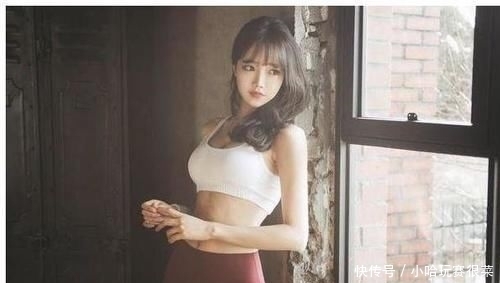 『美女』街拍：精致优雅的打底裤美女，呈现最美身姿，展现女人靓丽姿态！