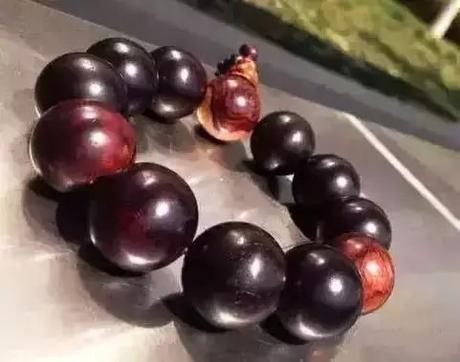 玩说   最辣眼睛文玩搭配全在这儿了！附正面教材！