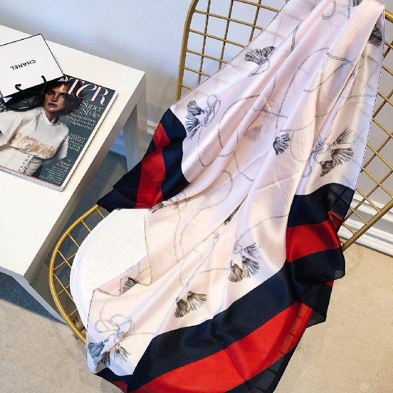 足足等了俩月!让人一见倾心的披肩终于上新了,一款比一款洋气