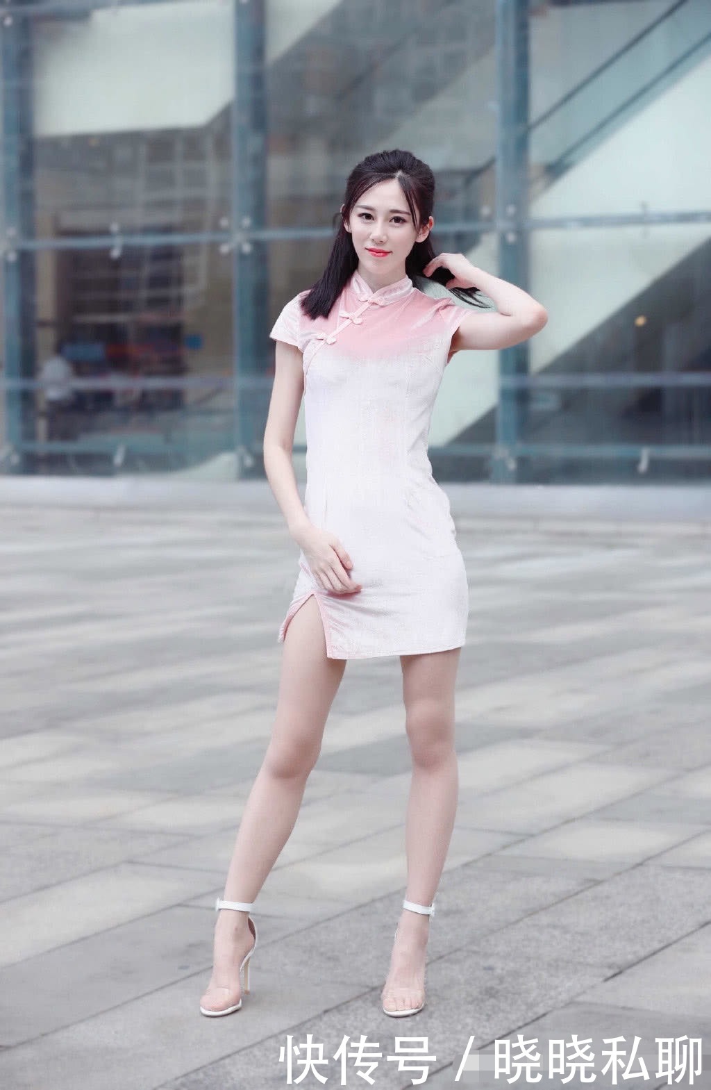  #邻家#“粉红色”的旗袍，让邻家小妹气质更加自信优雅