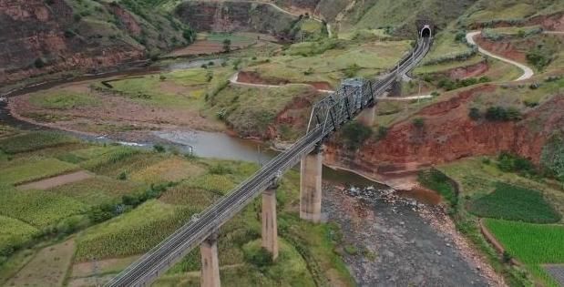  中国@中国最厉害铁路，曾遭外国人嘲笑，如今被联合国列为世界奇