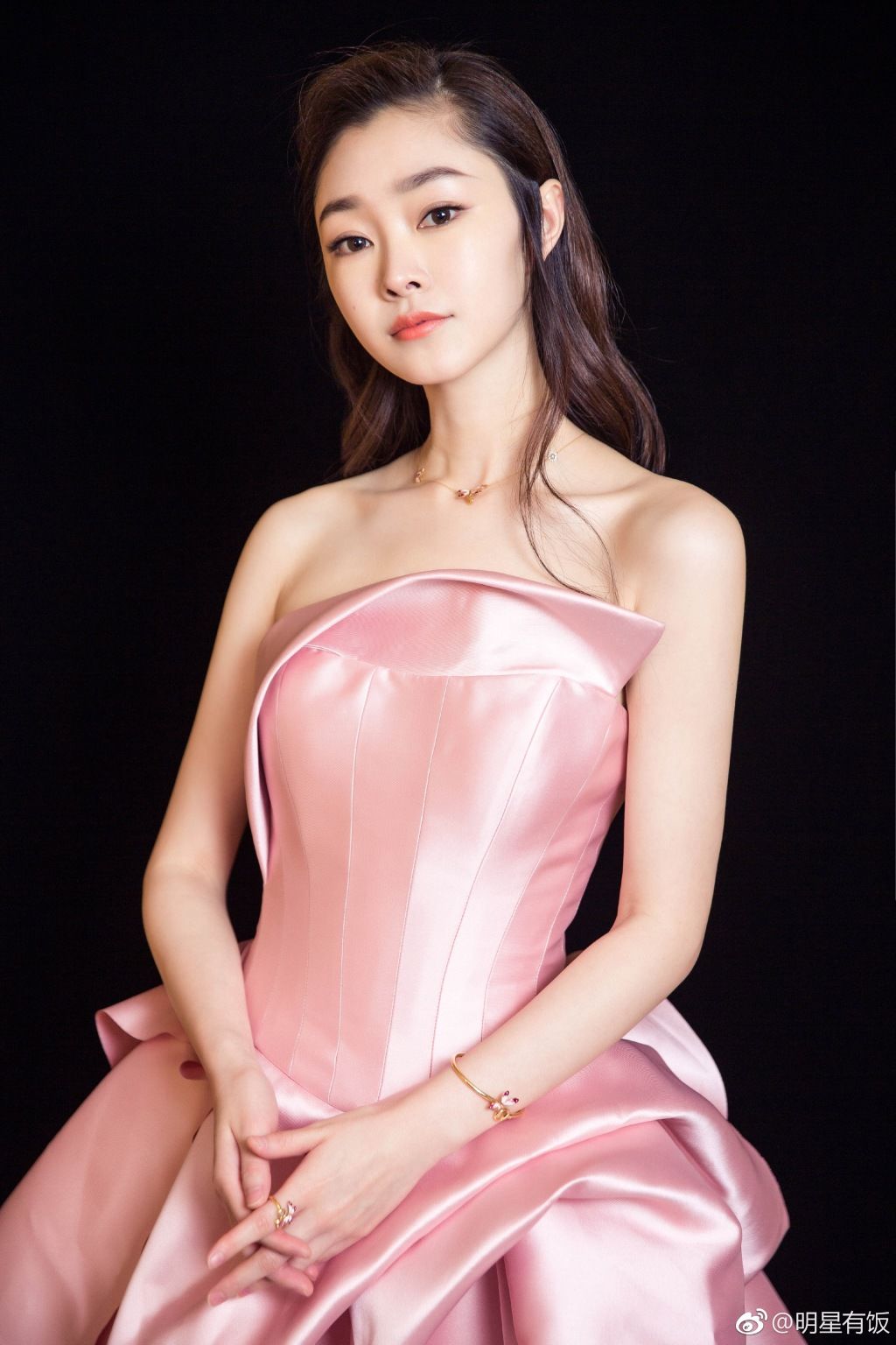 旗袍女神宋轶改变风格，粉色礼服照样轻松驾驭 气质最重要