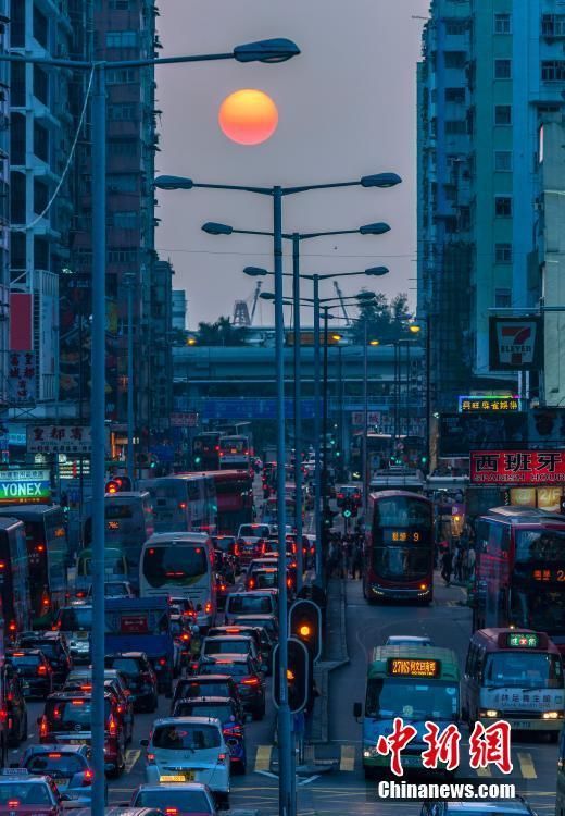  「亚皆老街」香港出现“旺角悬日”奇观