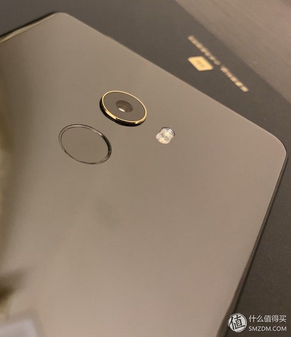 极速过气的换代机?新机来临前夕开箱回顾 小米 MIX 2