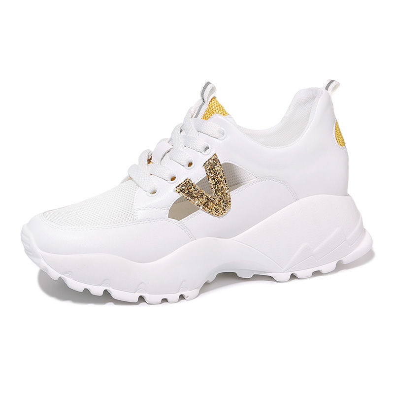 怪不得老婆不穿高跟鞋,刚上新的“小白鞋”,简约舒适忒洋气