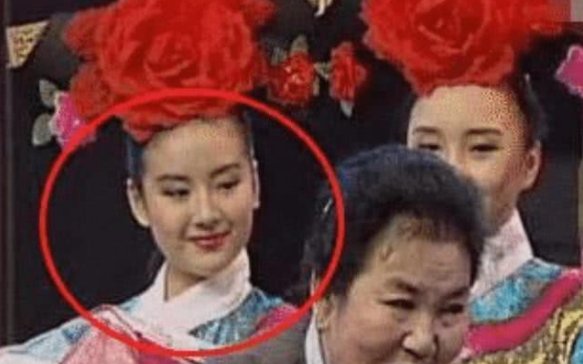  「跑过龙套」当初那些不起眼的龙套演员，如今红到发紫，网友：不说差点认不出！