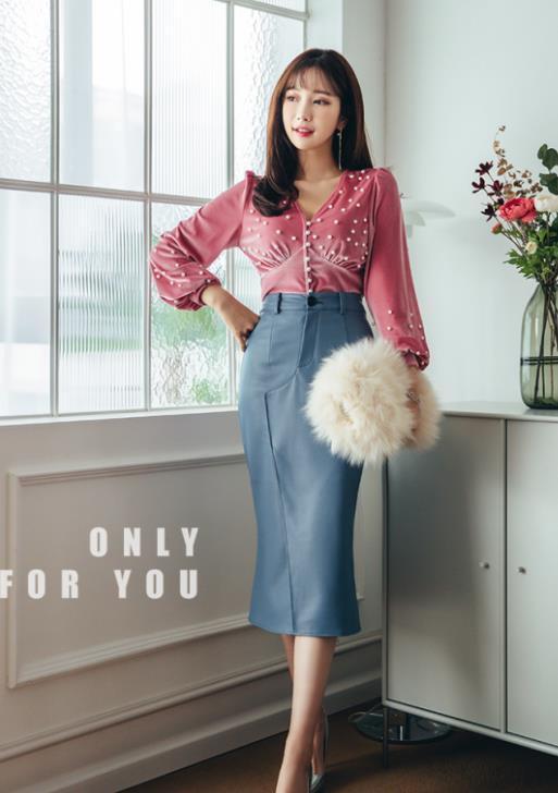 蓝色|李妍静,一件红色上衣配蓝色高腰半身裙