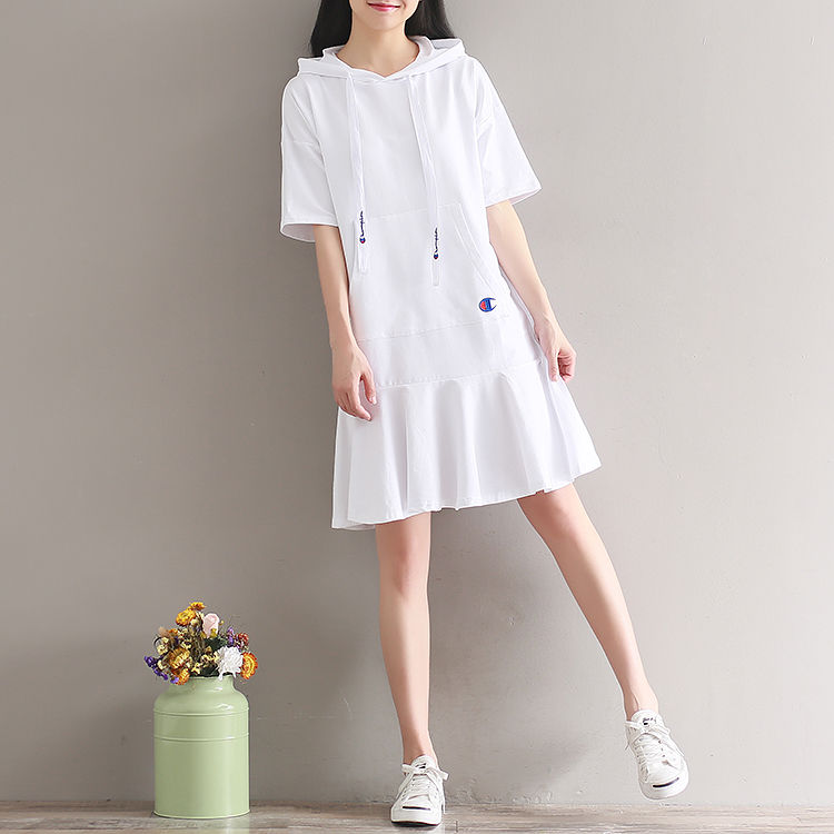 姐姐想变年轻,推荐给她几款连衣裙,换上之后,秒变校园女神