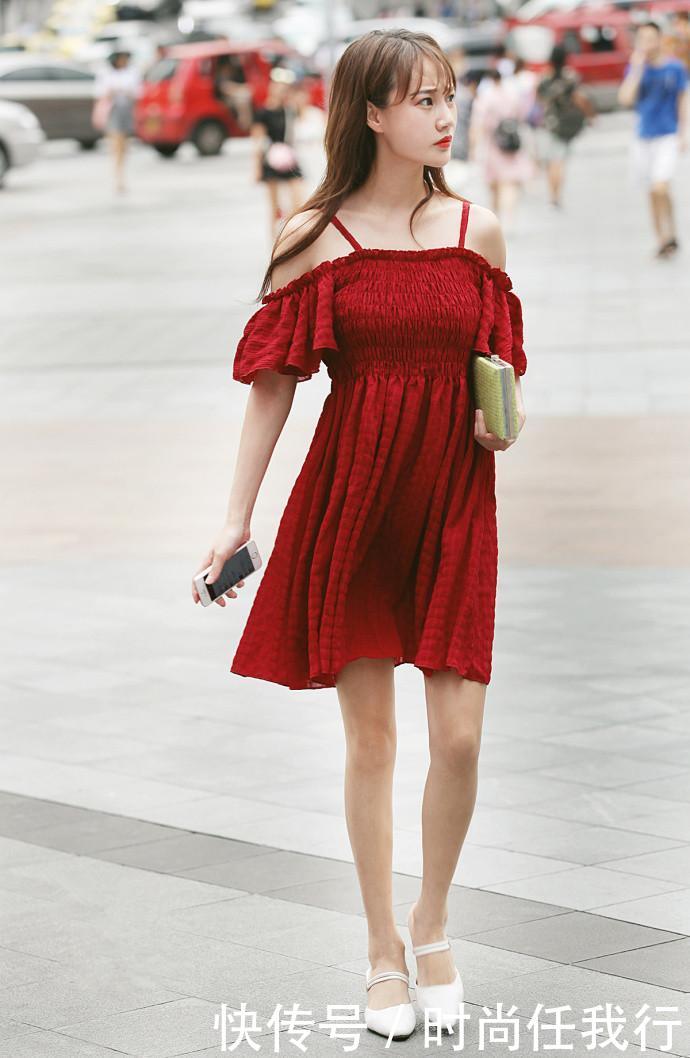 街拍: 图1“肚兜“似的小背心很诱惑,图4纹身引发网友热议！