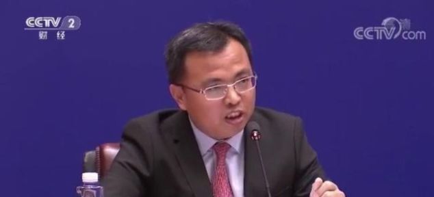  高速：ETC成VIP？高速收费站工作人员：不办就让他堵