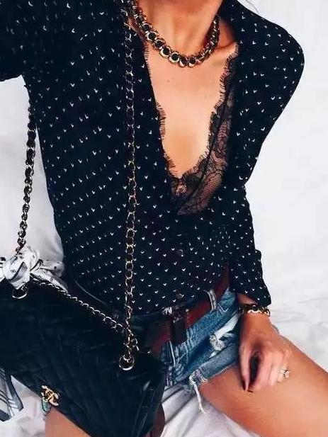 她们不是没穿内衣，而是会穿内衣！