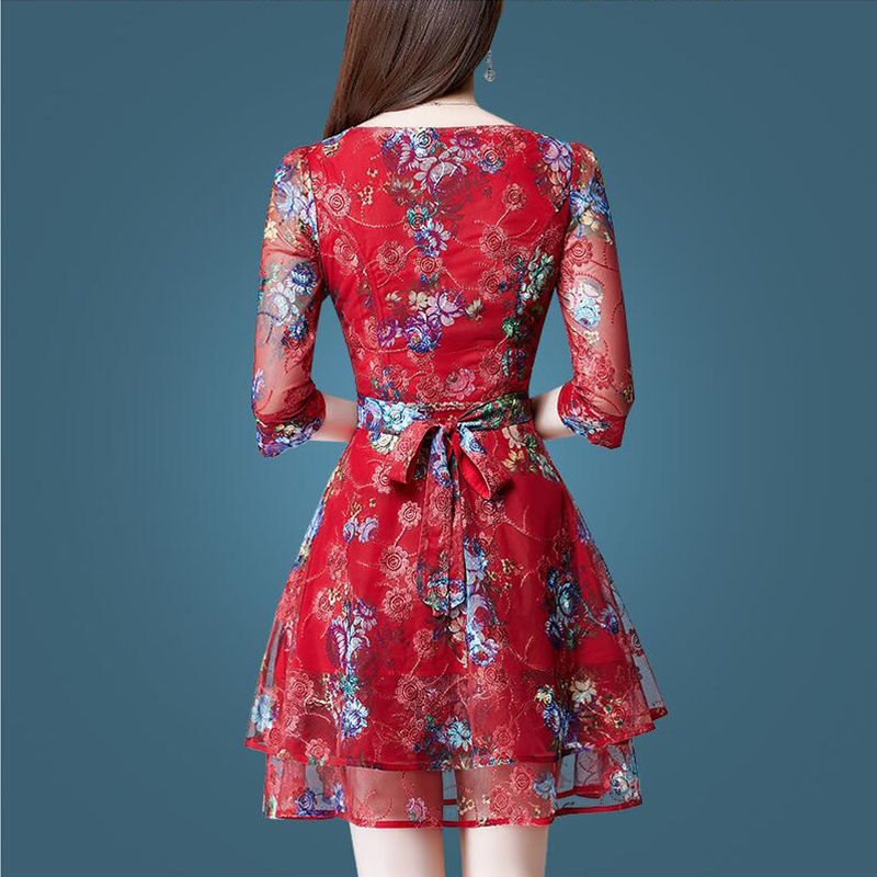 有种“胭脂红裙”,70后穿显嫩,80后穿优雅!美的很有味道