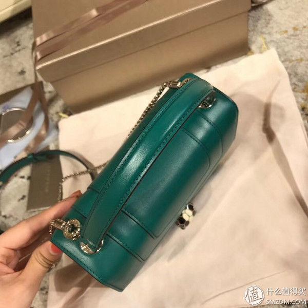 宝格丽祖母绿小号蛇头包入手评测