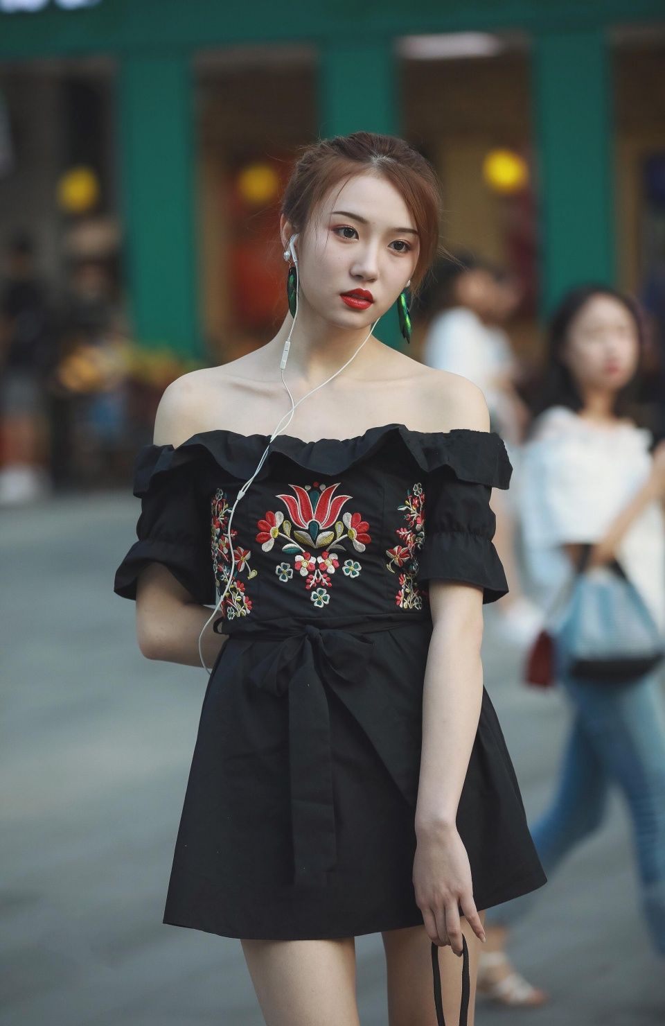 极品街拍 | 凉高长腿白嫩颜值给力