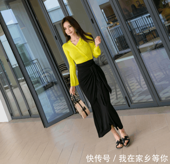『亮色的上衣』黑色的紧身长款包臀裙, 做一位高贵的少女, 具有了高级感
