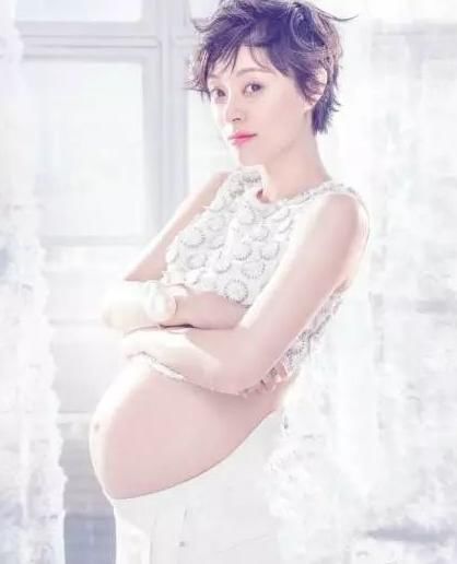 蒋勤勤化浓妆拍孕照惹争议，怀孕真要跟化妆护肤绝缘？