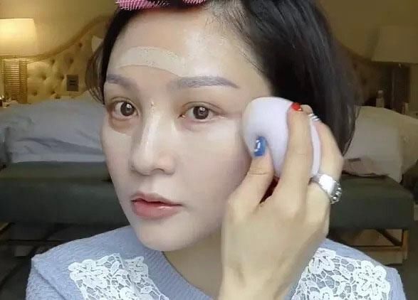 女人重点记住:出门要画淡妆，化妆师教正确顺序，新手也能马上会