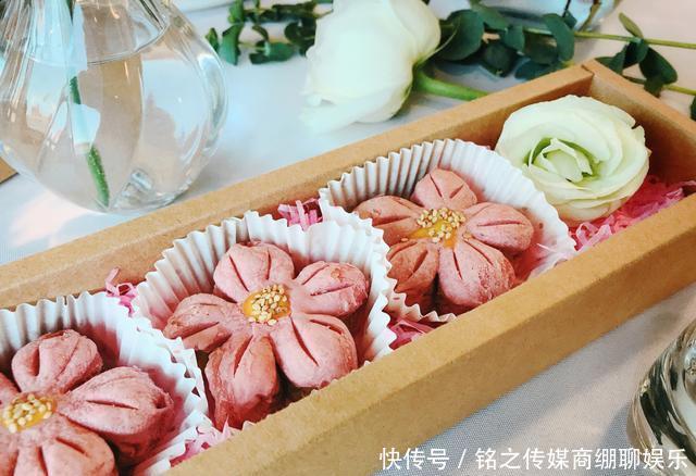  清明@清明时节教你做桃花酥，酥得掉渣一学就会，长辈特喜欢，全家爱吃