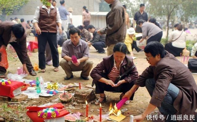农村怪象：现在清明节祭祖纷纷提前，为何？老农说出了原因