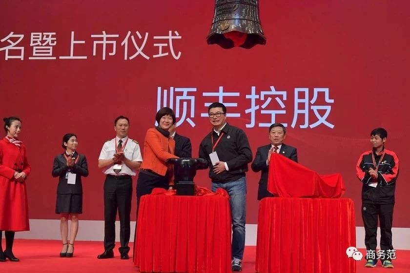 雷军穿牛仔裤见王健林，大佬圈能穿好牛仔裤的没几个...