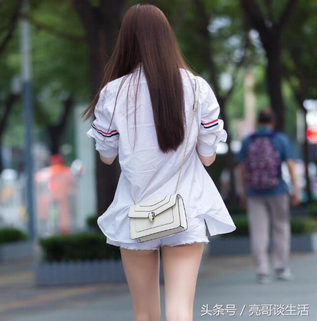 五位靓丽美女的背影，哪一位符合你的口味