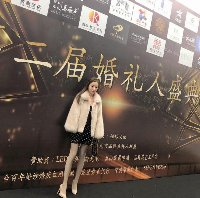 苏恩■前沿时尚潮流:跟着时尚播主“苏恩”的脚步走,你也能变得更时髦