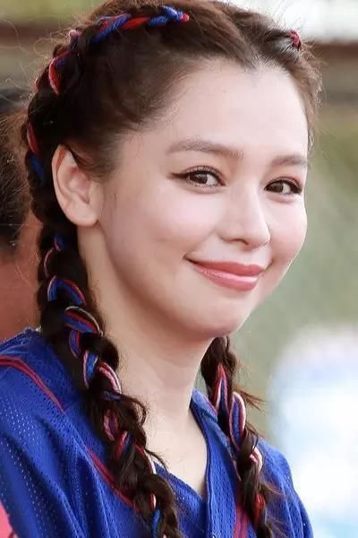  『扎发』女生不想发际线越来越高，扎发时注意这“3点”，现在改还来得及
