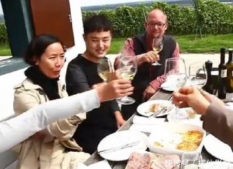 她是许晴的老同学，曾因长相丑被全班嘲笑，如今的身份让人想不到