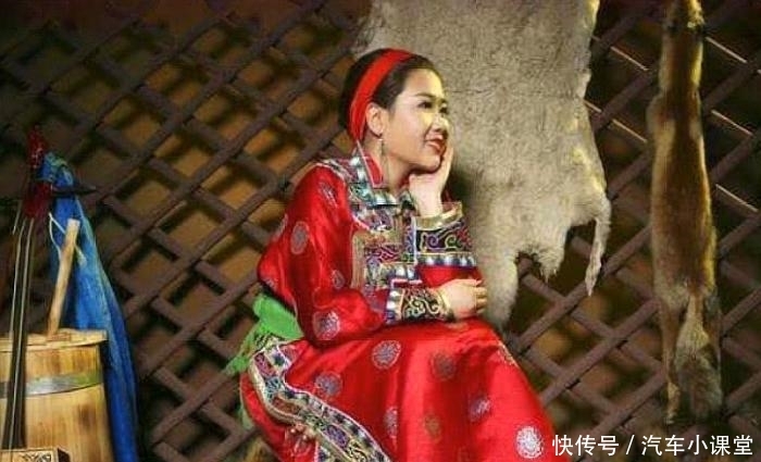 在蒙古包留宿时，碰了床头的“红绳”会怎样？导游：隔天你就懂了