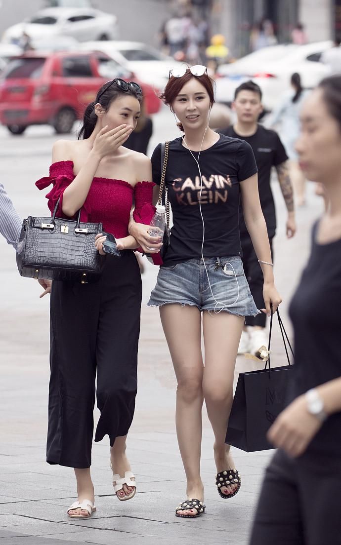 街拍 打破传统时尚定义的穿搭参考，哪款清凉舒适的夏装更好看?