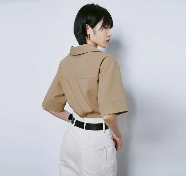  「短袖」聪明美丽的女孩，现在都已经开始挑选短袖了！