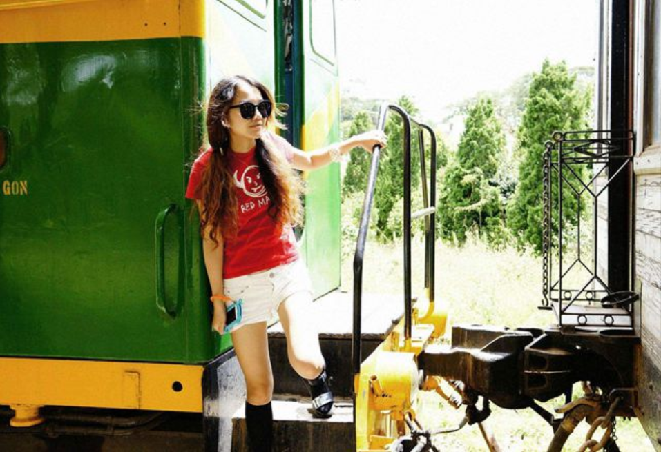 越南的火车很大气，比中国的高铁还宽敞，里面的中文让人眼前一亮