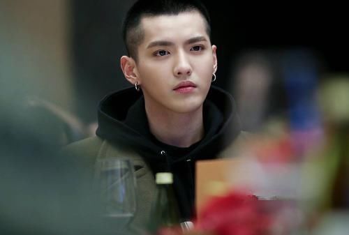 明星就必须哑巴吃黄莲?吴亦凡霸气回击造谣者，索赔50万名誉损失