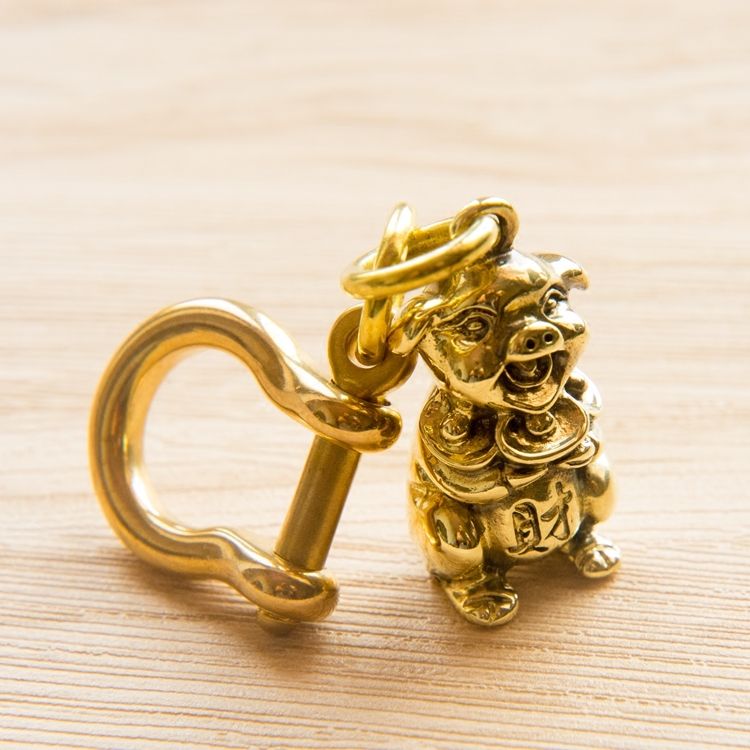 老公说:少抽两盒中华烟，也要买下这黄铜小物，看上去帅的不得了