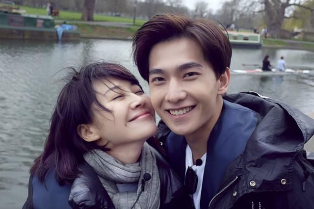 49岁许晴与51岁金星同穿旗袍，差距竟这么大！显身材的旗袍怎么穿