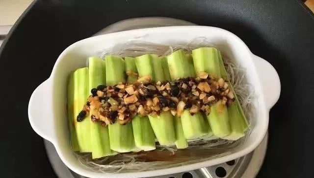 「粉丝」蒜蓉粉丝蒸丝瓜,这么做特别好吃