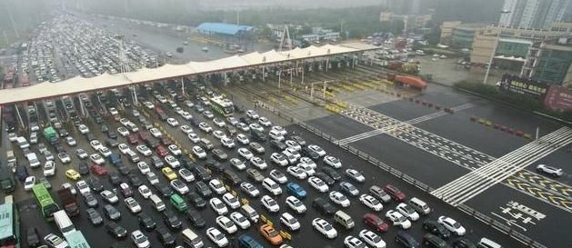  「取消」专家提倡取消高速费，将其加到燃油费里，你感觉合理吗