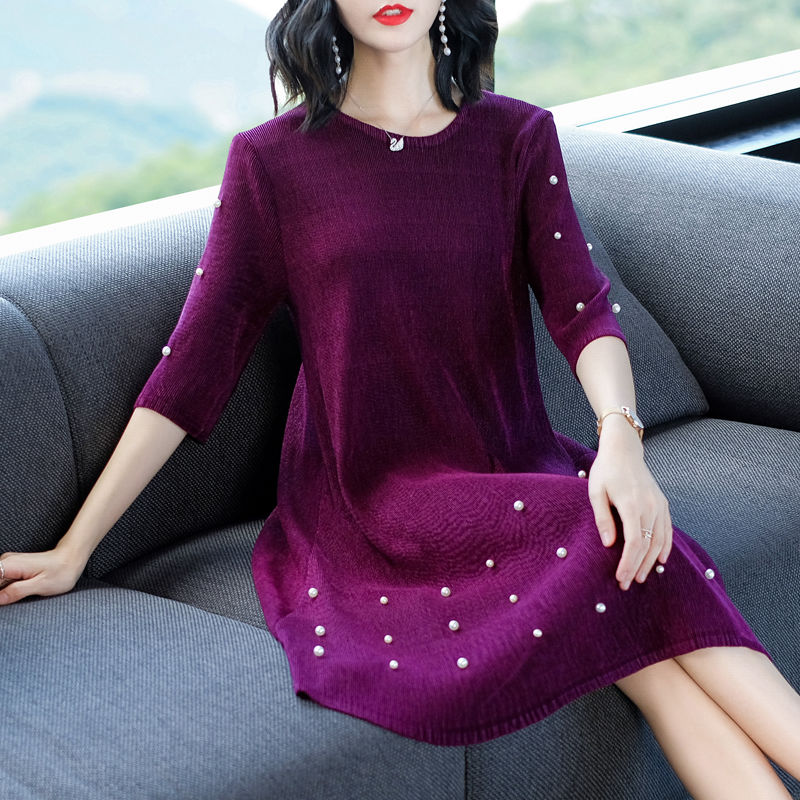 48岁大姑,入秋从不穿阔腿裤!只穿这高贵裙,嫩美像29小姐姐