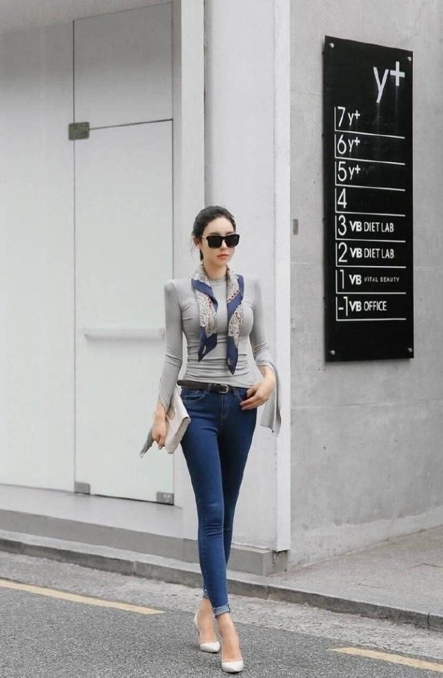  「美女」街拍：高颜值美女们这一身搭配真是个性十足！优雅大方气质好