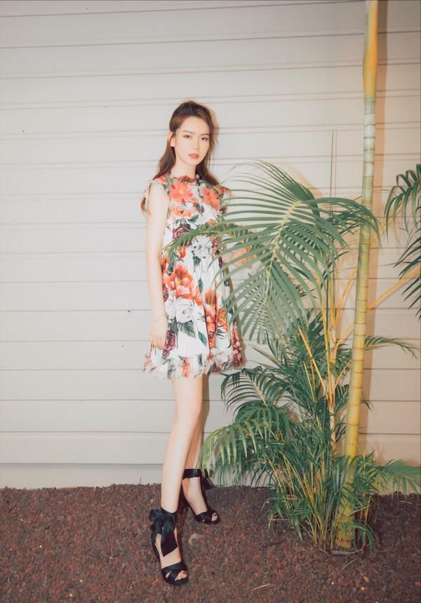 戚薇又来刷三观，私服穿搭可攻可仙的她变身成时髦精？