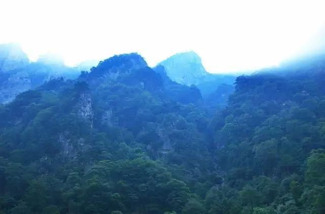 秦岭深藏敢与九寨沟媲美的地方！有条惊艳的自驾公路