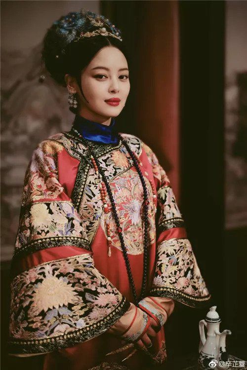 辛芷蕾的饱满唇才是性感女人标配