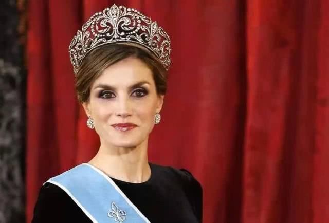 西班牙王后气质完胜凯特王妃 你更欣赏谁呢