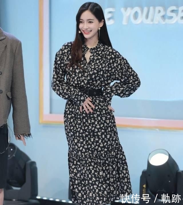 『花朵』2020开春 流行穿“开满花”的裙子,谁穿谁美!