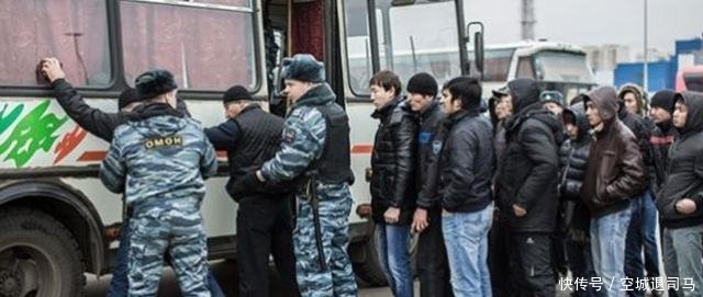 此地比我国面积还大300万, 但是人口为何才4000万