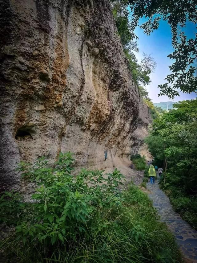 皖西自驾游首选！号称中国版“东非大裂谷”，罕见的山裂奇观！